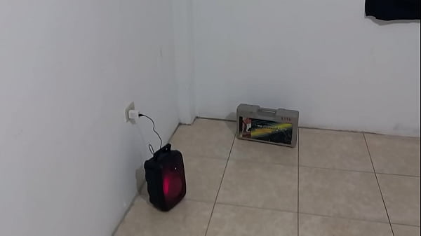 OY CUMPLIRE MI GRAN FANTASIA!! OBSERVE A MI HIJASTRO HACIENDO AEROBICOS EN SU DEPARTAMENTO. LUEGO ENTRE A SU DEPARTAMENTO Y COMENCE A COQUETEARLO PARA INSINUARLE TENER SEXO RAPIDO.